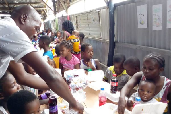 Alimentação crianças carentes africa